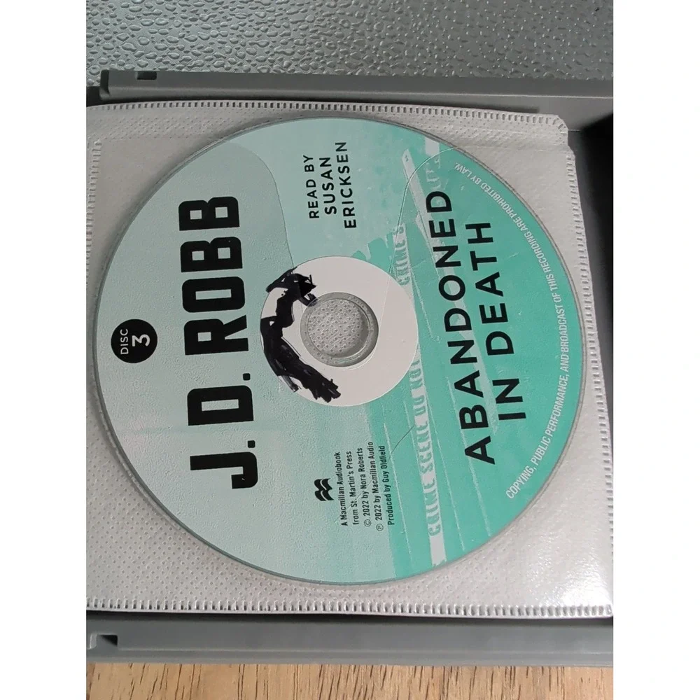 Abandoned in Death (In Death, 54) - Audio CD By Robb, J D GOOD